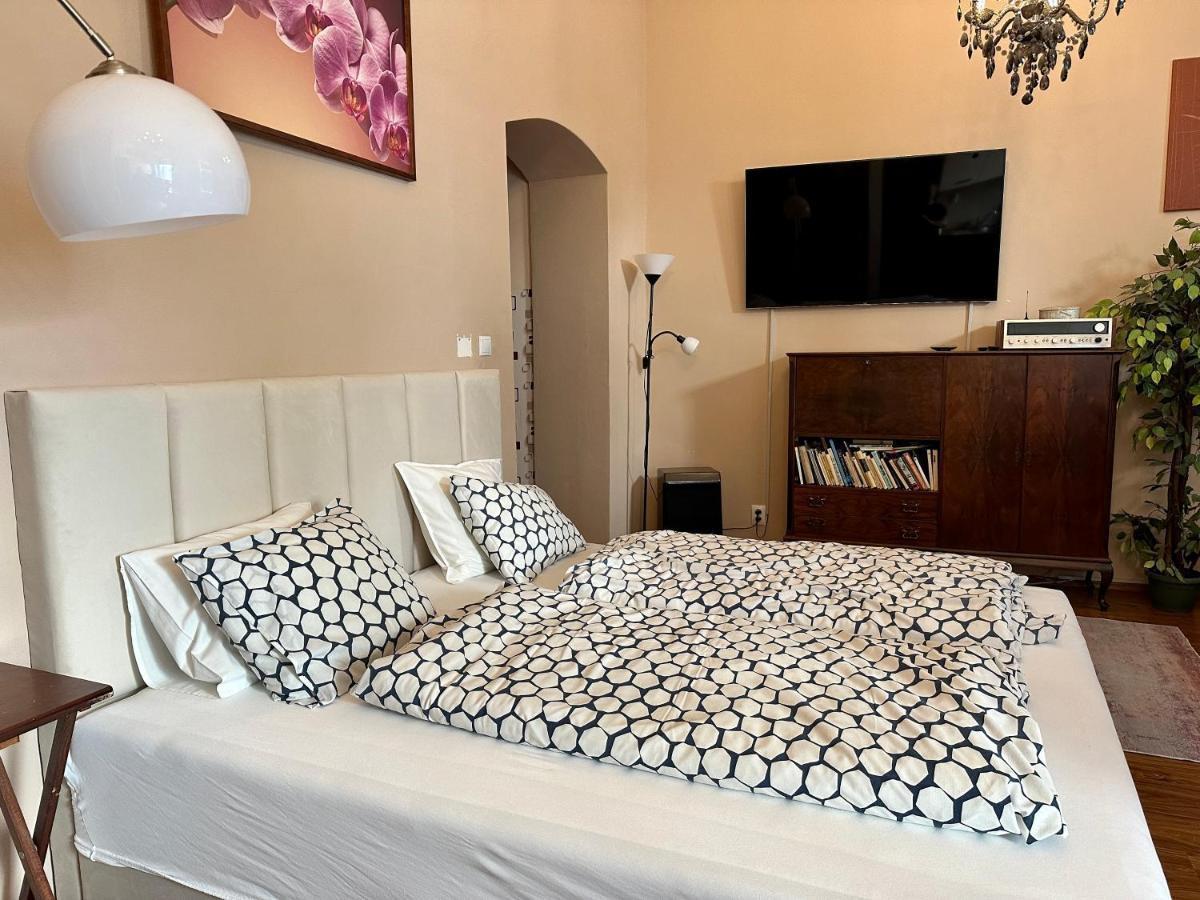 Home Away Main Square Apartment Poprad Luaran gambar