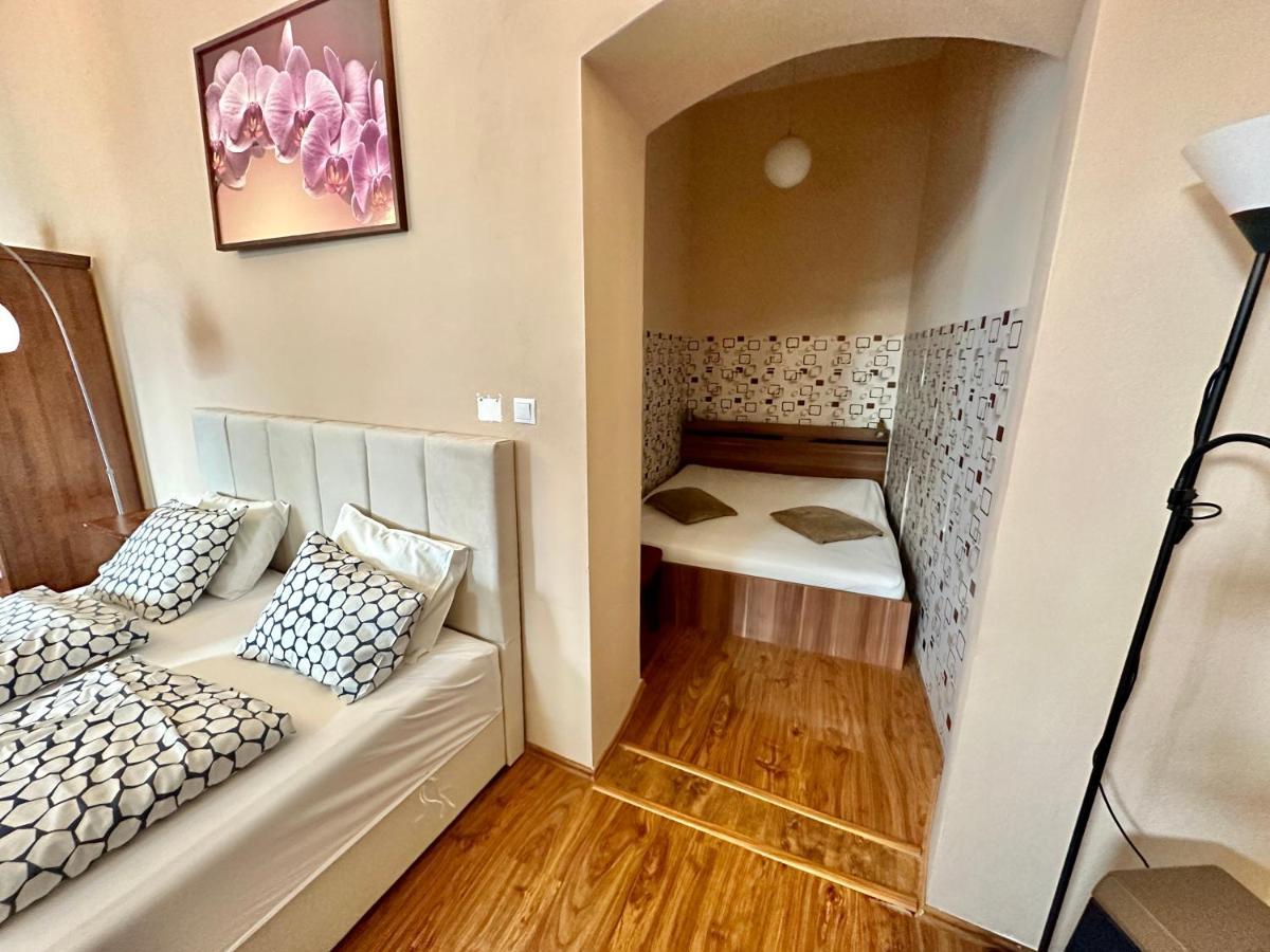 Home Away Main Square Apartment Poprad Luaran gambar