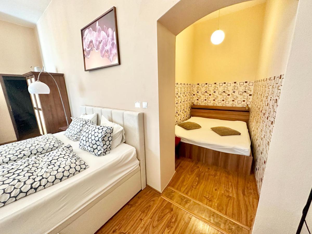 Home Away Main Square Apartment Poprad Luaran gambar