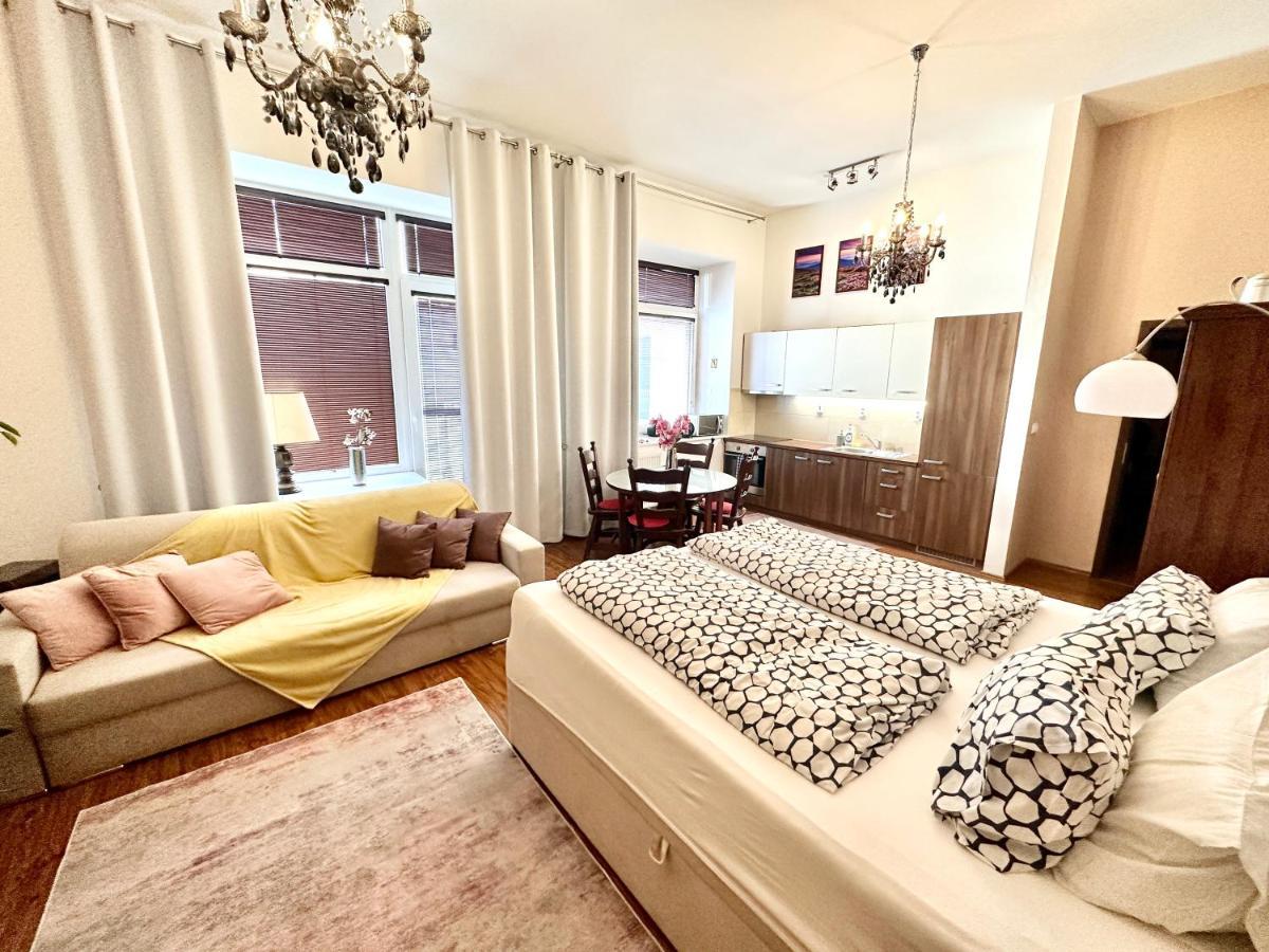 Home Away Main Square Apartment Poprad Luaran gambar