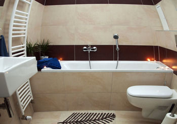 Home Away Main Square Apartment Poprad Luaran gambar